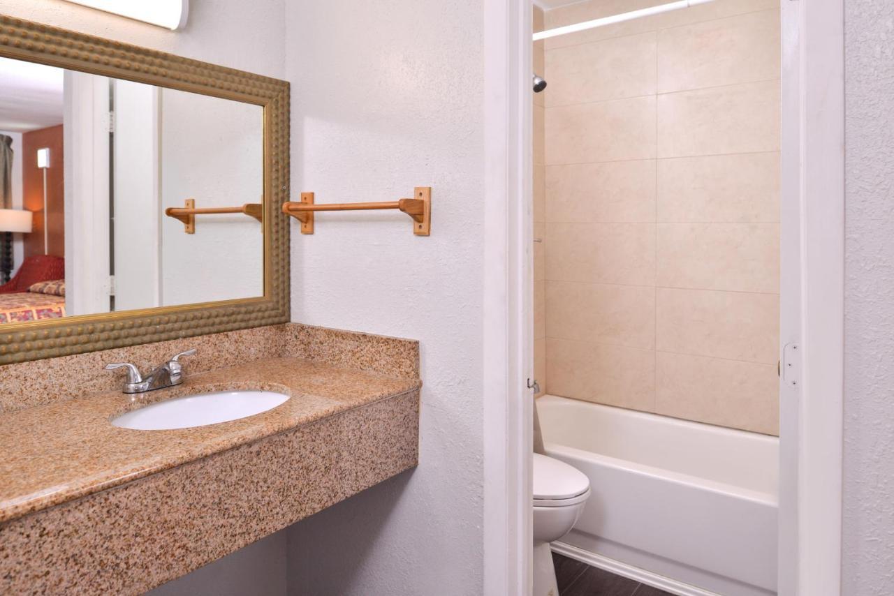 Americas Best Value Inn Richmond South Bellwood Zewnętrze zdjęcie